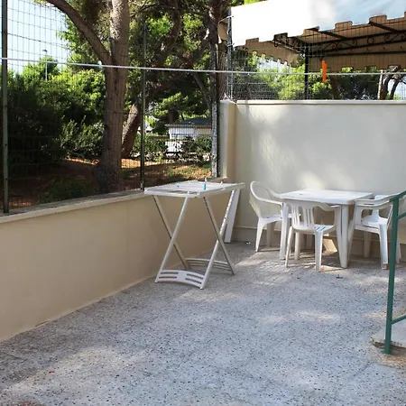 Apartamento Trilocale A Piano Terra A Due Passi Dal Mare