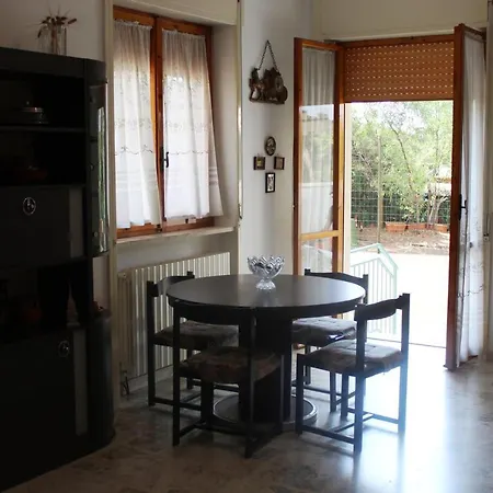 Apartment Trilocale A Piano Terra A Due Passi Dal Mare